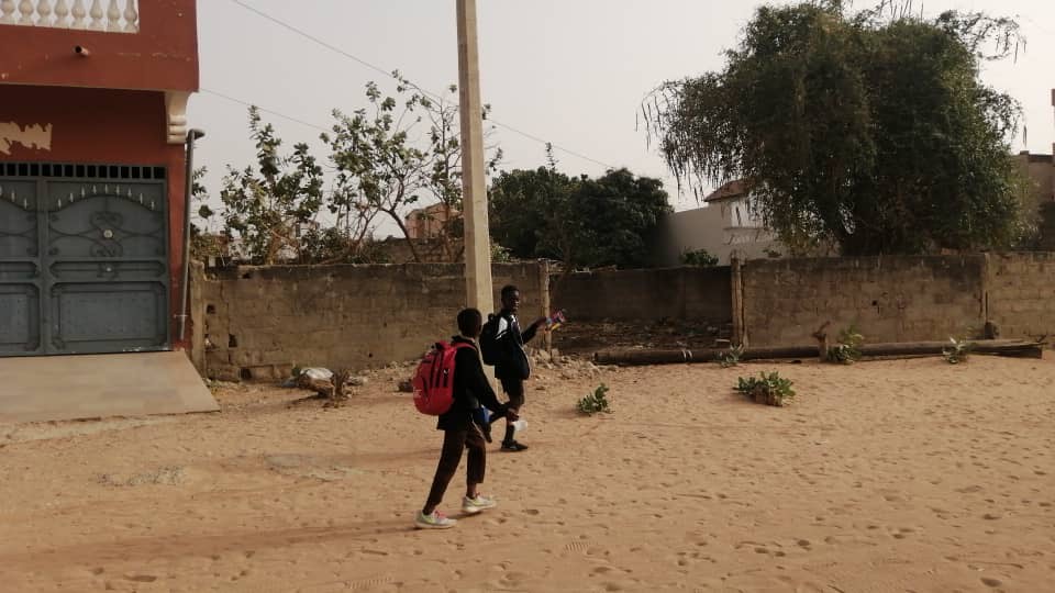 Terrain de 300 mètres carrés délibération à Saly carrefour