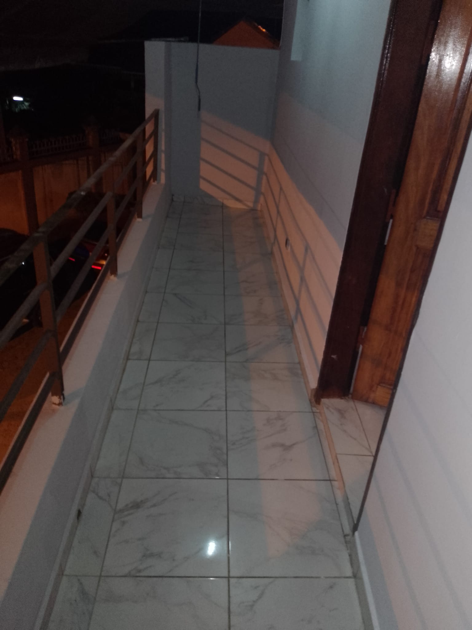 un grand studio à louer à la riviera bonoumin cité abri 2000