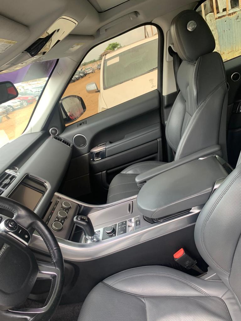 Luxueuse Range Rover sport 2014 Luxueuse Range Rover sport 2014