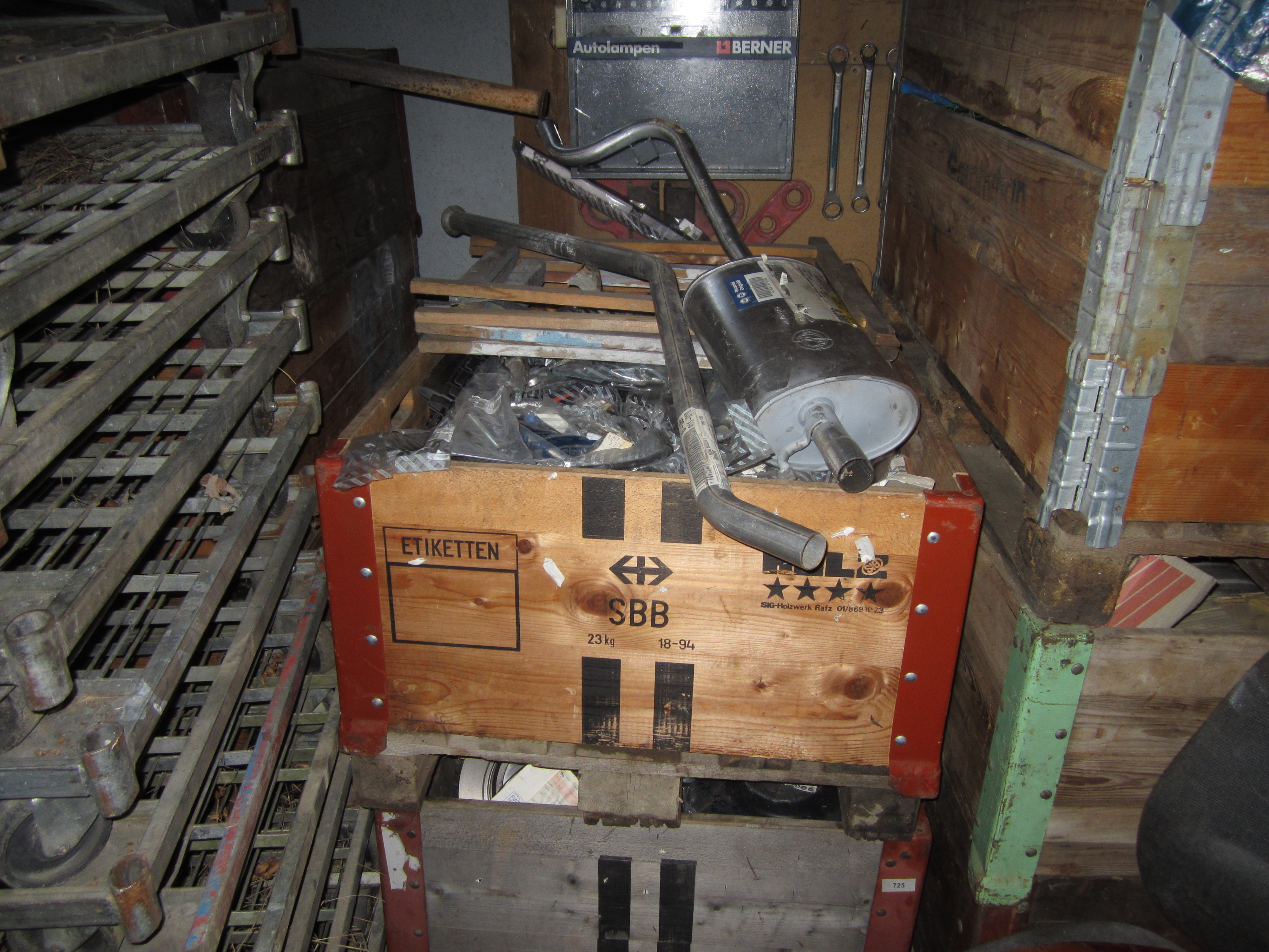 Gros lot pour divers pièces d'occasion pou voitures utilitaires 3,5 T 4 X 4 moteurs carrosserie etc