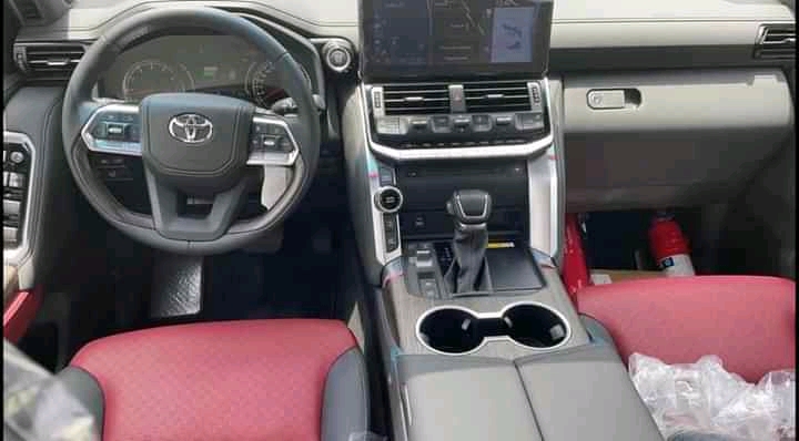 Toyota Land criser V8 ann 2022 Toyota Land criser V8 ann 2022