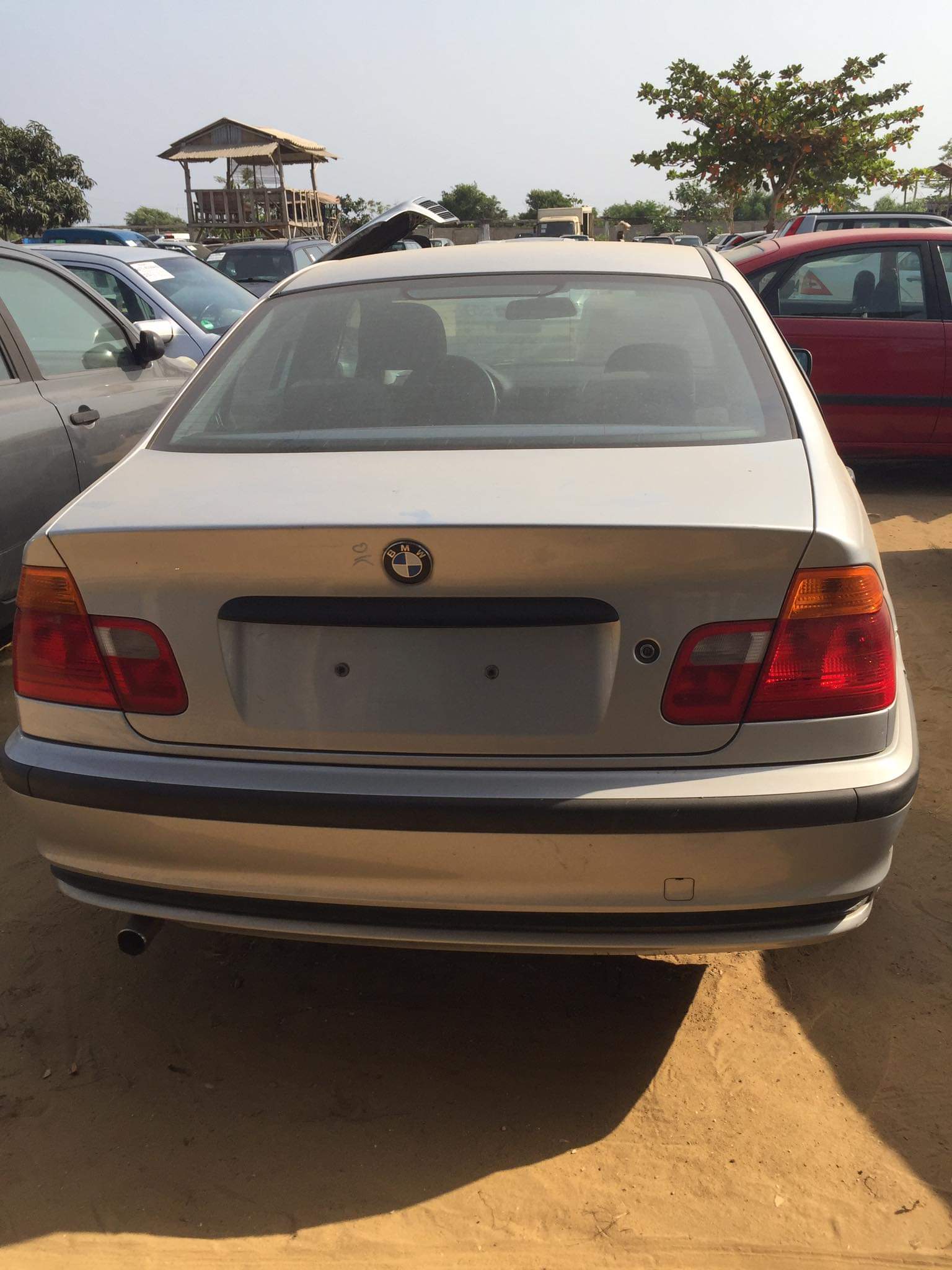 BMW 2002 transmission manuelle intérieur au parc sans douane