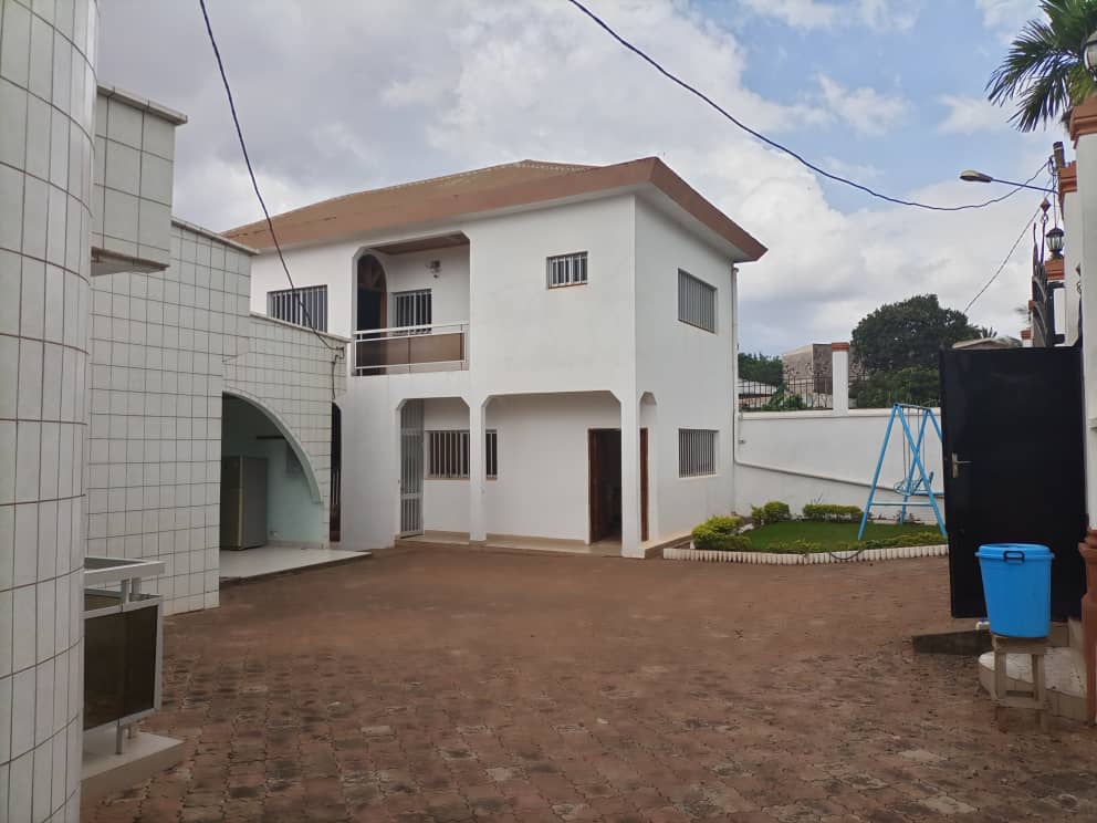 Une Somptueuse Villa à Vendre au quartier Ngousso Hôpital Général Une Somptueuse Villa à Vendre au quartier Ngousso Hôpital Général