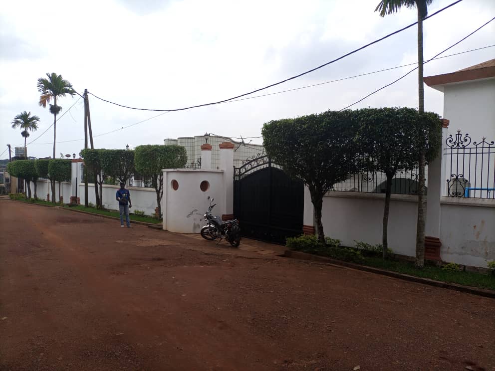 Une Somptueuse Villa à Vendre au quartier Ngousso Hôpital Général Une Somptueuse Villa à Vendre au quartier Ngousso Hôpital Général