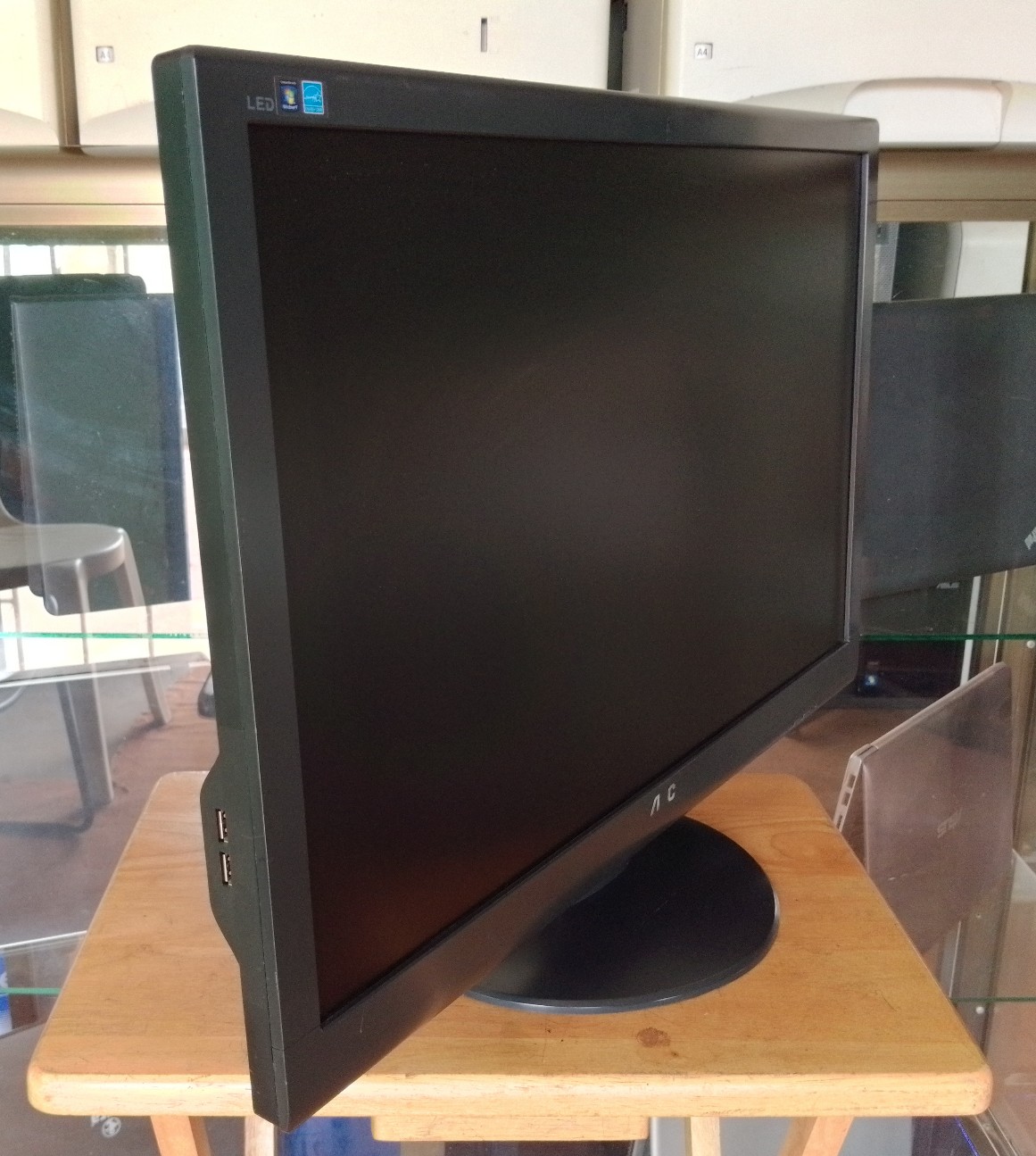 Moniteur 27 pouces AOC LED Full HD Moniteur 27 pouces AOC LED Full HD