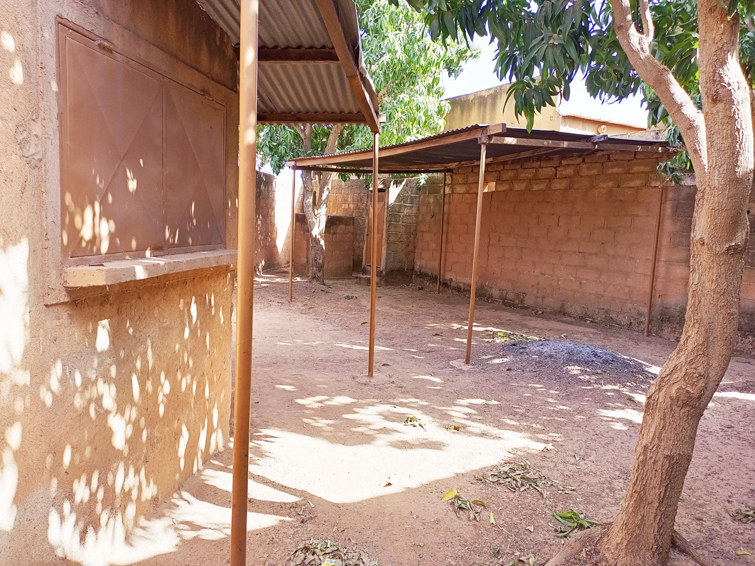 UNE VILLA-DUPLEX DE TYPE F7 BATI SUR UNE PARCELLE DE 360 M² EN VENTE A OUAGADOUGOU QUARTIER TENGANDOGO