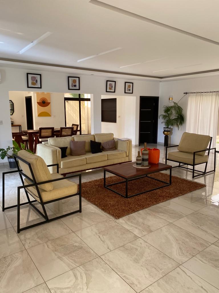 Location d’une maison meublée à piscine et jardin