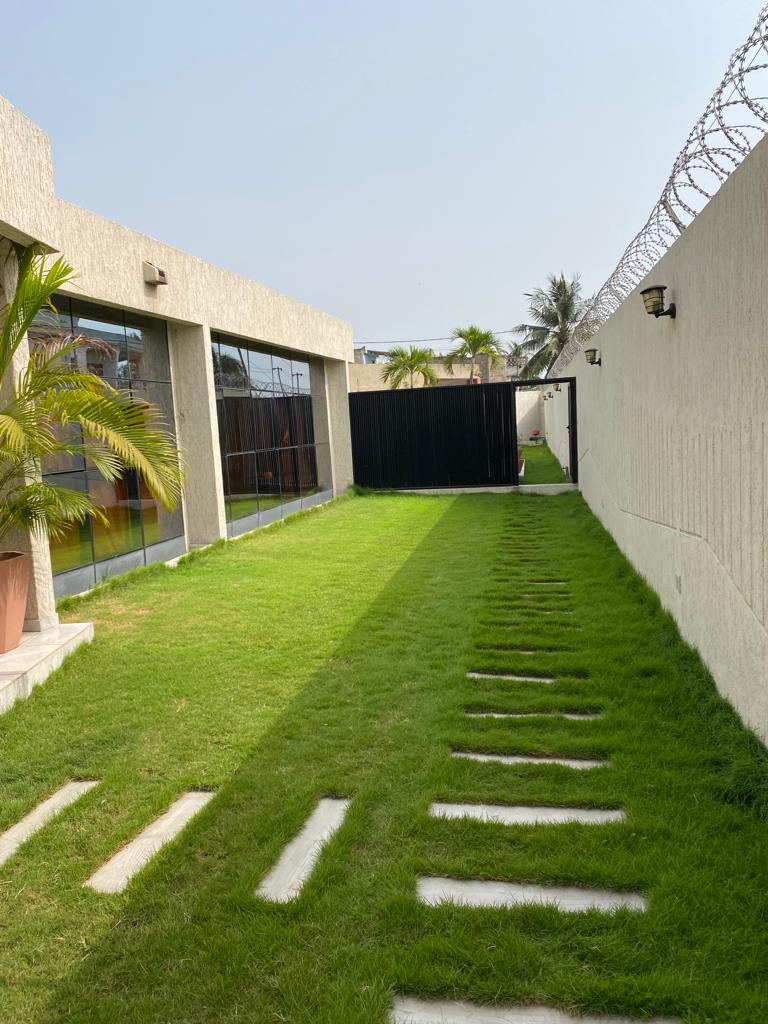 Location d’une maison meublée à piscine et jardin