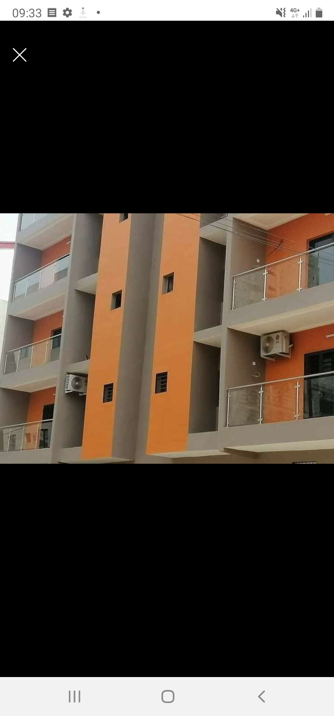 Un immeuble R+3 en vente à cocody angre 9ème tranche très propre accès bitume