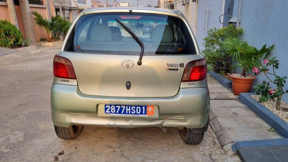 Toyota yaris boite manuelle 2002