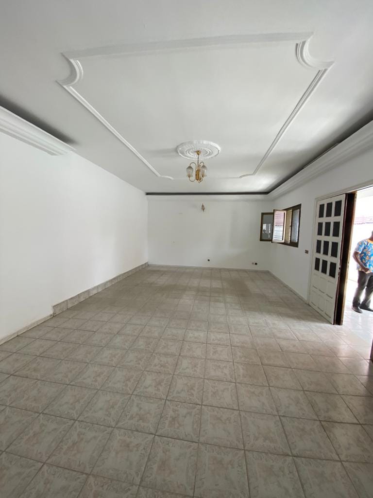 nous mettons en location un grand duplex de plus de 17 pièces aux 2 plateaux nous mettons en location un grand duplex de plus de 17 pièces aux 2 plateaux