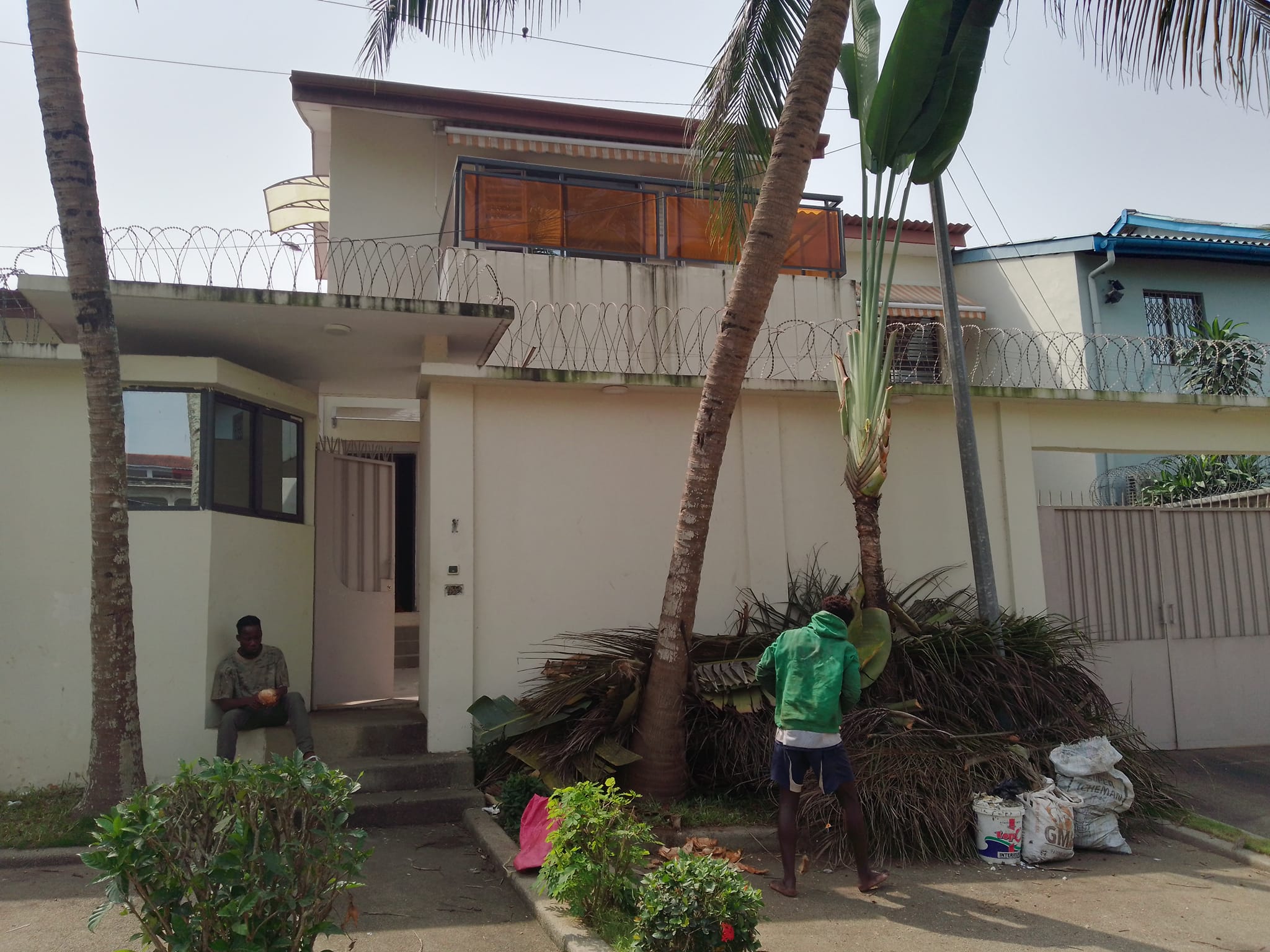 belle villa 6 pièces avec piscine jardin à louer aux 2 plateaux cité versants BazarAfrique