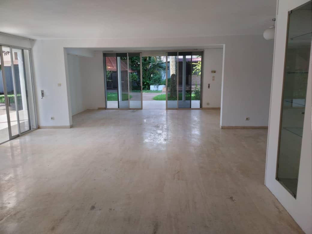 grand duplex 8 pièces avec piscine et jardin à louer à bietry