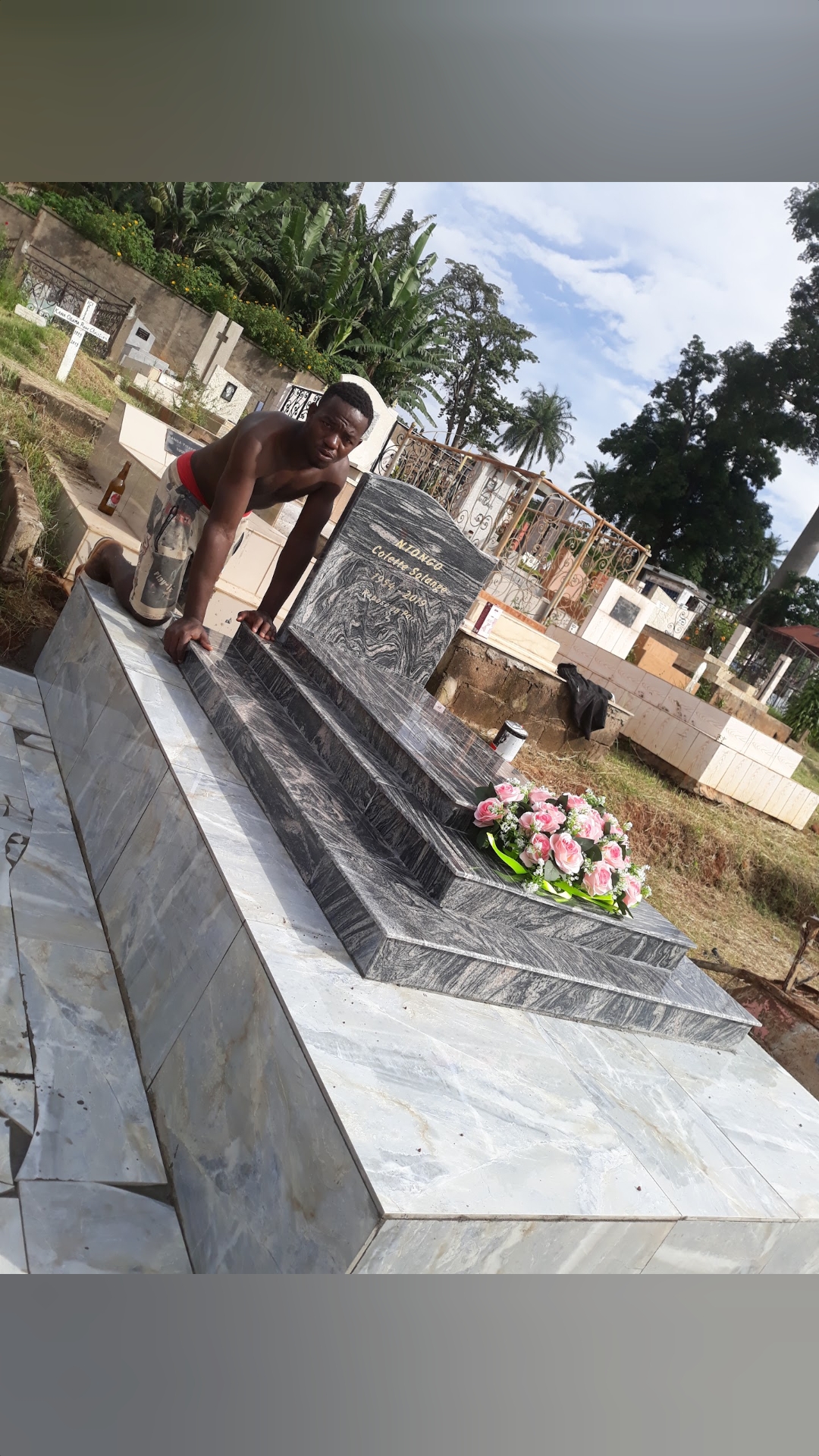 Pierre tombale au cameroun