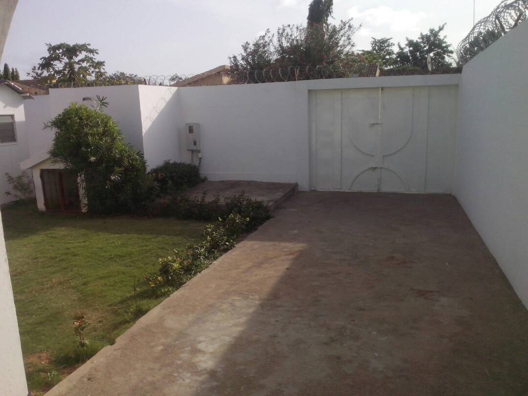 Vente d’une maison à piscine et jardin Vente d’une maison à piscine et jardin