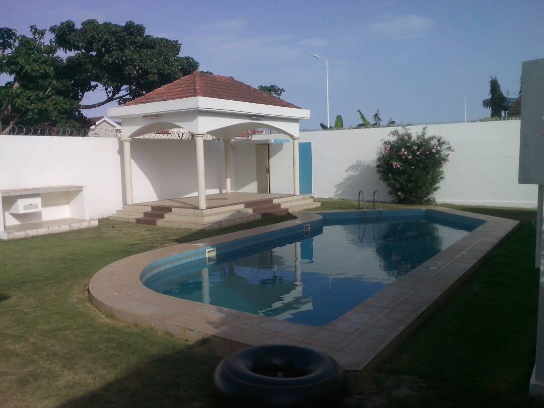 Vente d’une maison à piscine et jardin Vente d’une maison à piscine et jardin