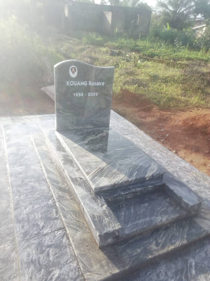 Pierre tombale au cameroun