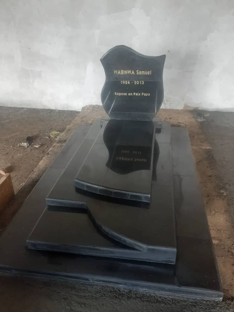 Pierre tombale au cameroun