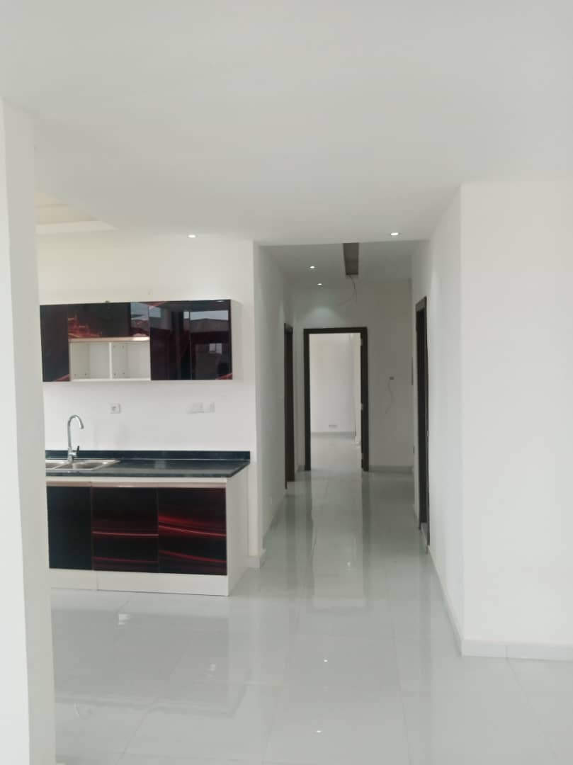 APPARTEMENT  À LOUER AUX MAMELLES A LA CITÉ MBACKIYOU FAYE