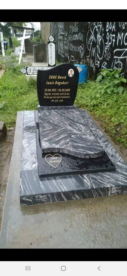 Pierre tombale au cameroun