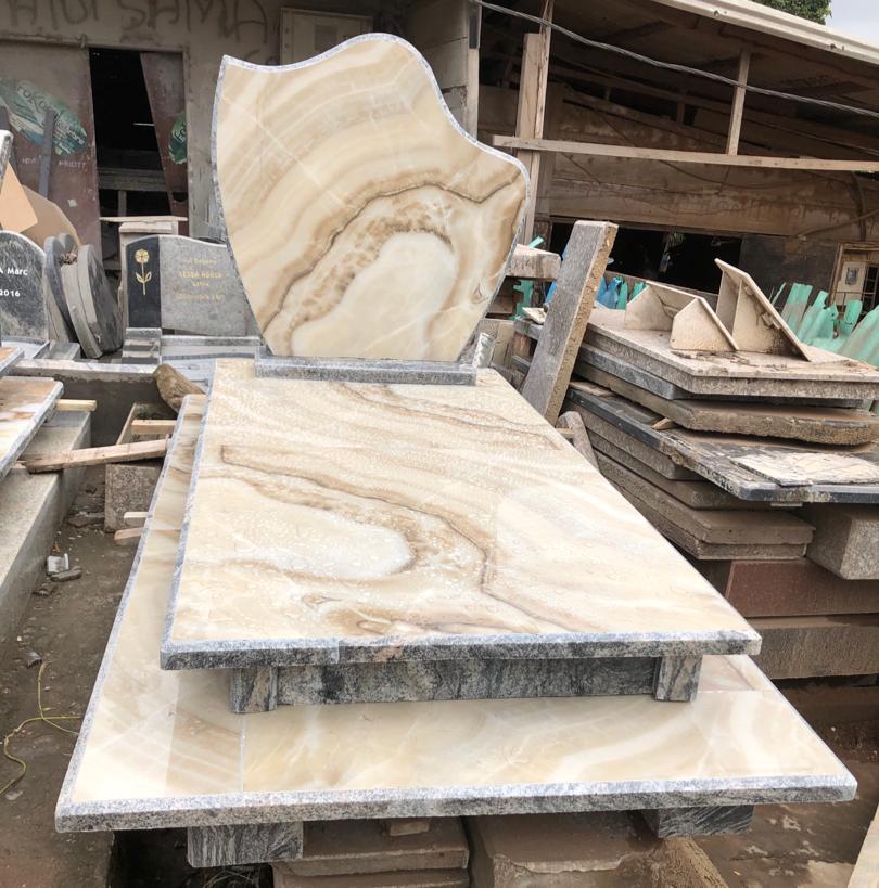 Pierre tombale au cameroun