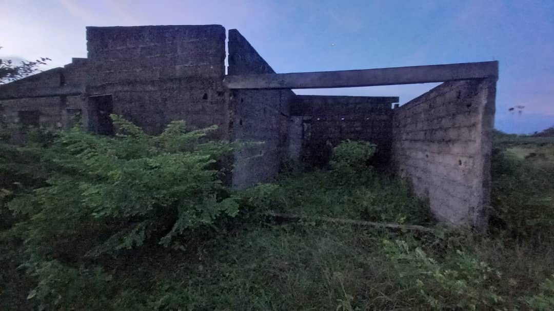 VILLAS INACHEVE EN VENTE