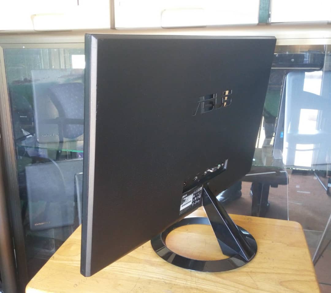 Moniteur ASUS 24 pouces HDMI