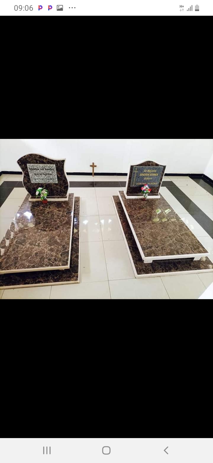 Pierre tombale aucameroun