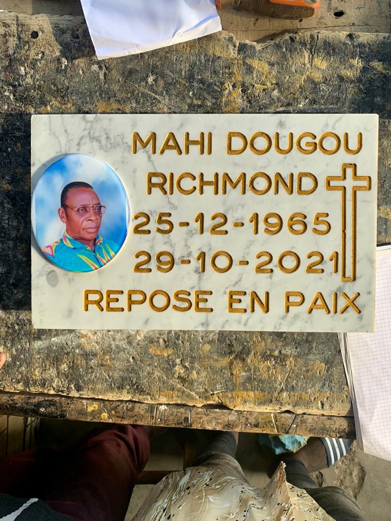 GRAVURE OU IMPRESSION SUR PLEXIGLAS  MARBRE- GRANITE- PLEXIGLAS