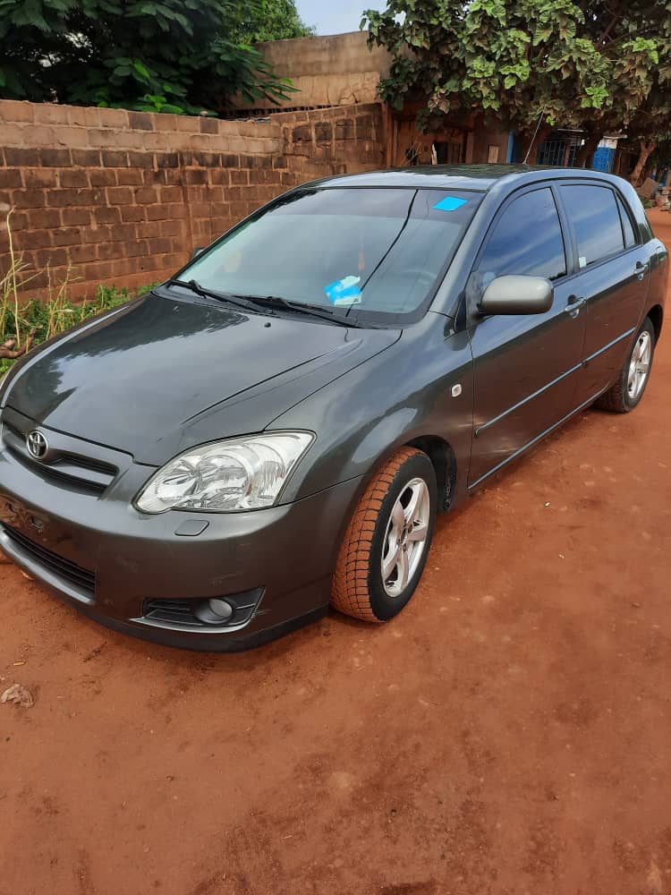 Entreprise AKDR mali automobile vente achat location partenariat Toyota Drogba 2006 essence manuelle tout nickel bien climatisé 4 200 000 à discuter jusqu'à la plaque troc possible contact 76326546/69777978