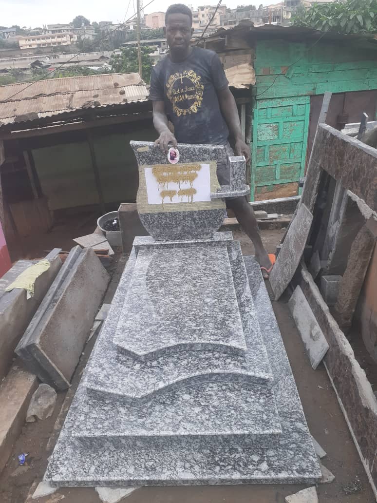 Pierre tombale au cameroun