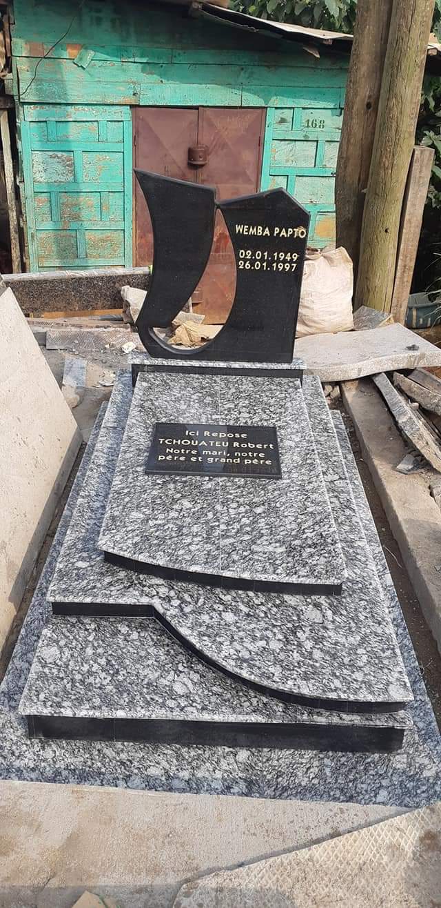 Pierre tombale au cameroun