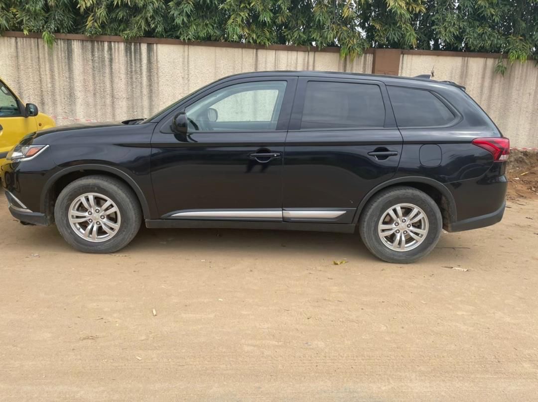 MITSUBITCHI OUTLANDER