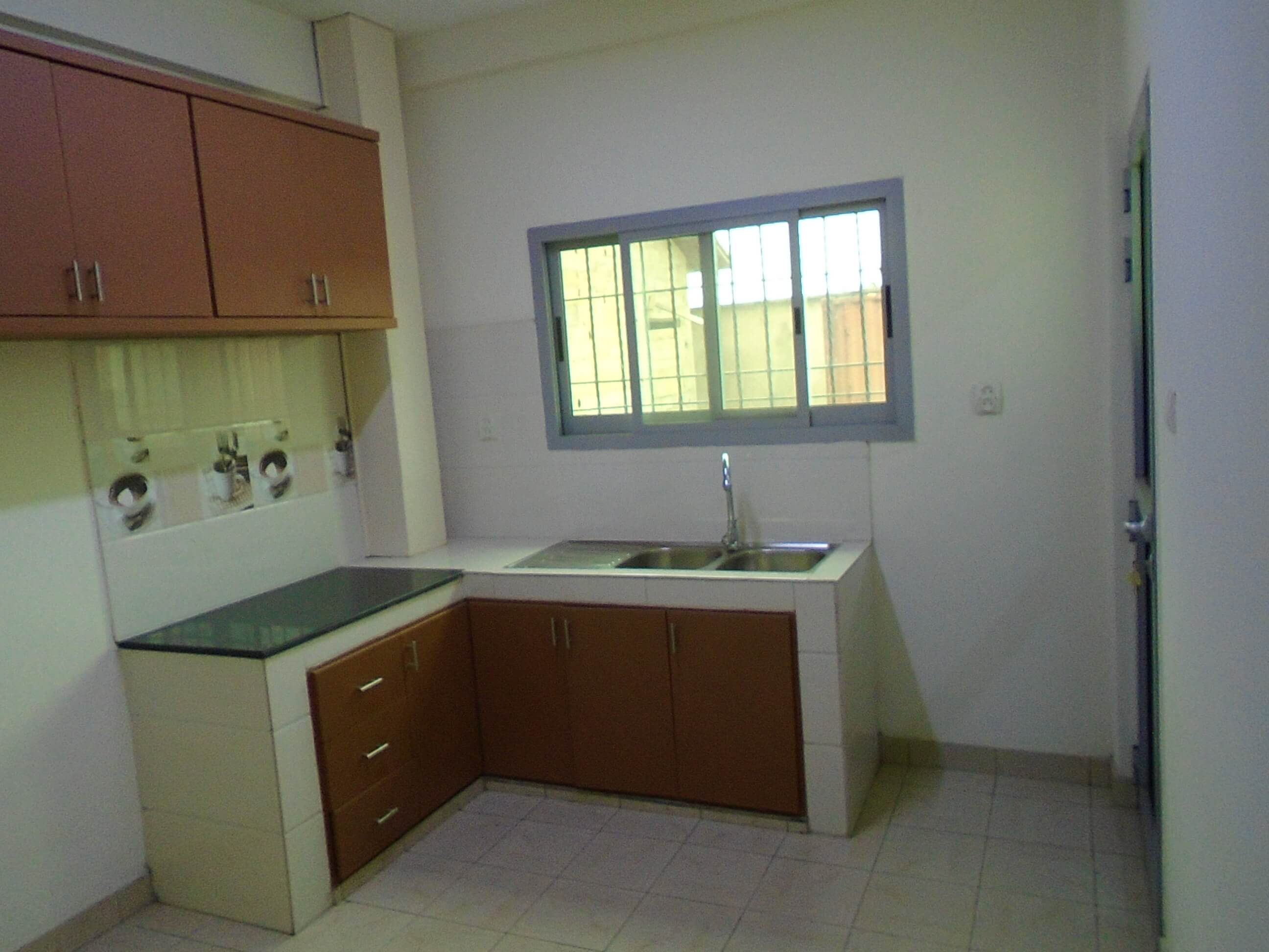 Joli et vaste appartement haut standing 3 chambres 3 douches à louer, pk11