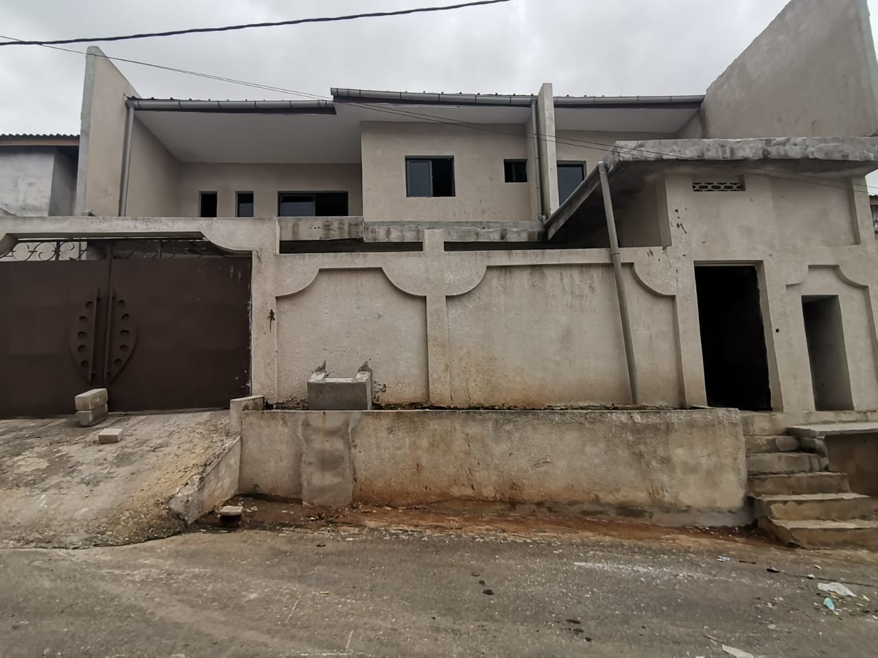 VENTE DE DUPLEX 7 PIÈCES A LA RIVERA FAYA