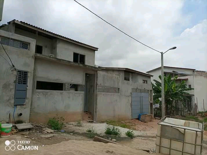 VENTE DE DUPLEX 4 PIÈCES A LA RIVERA FAYA  DANS LA CITÉ LAURIER.