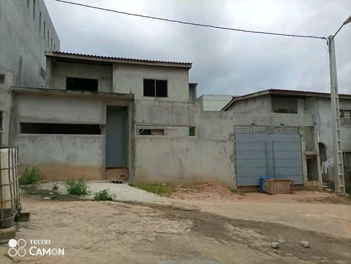 VENTE DE DUPLEX 4 PIÈCES A LA RIVERA FAYA  DANS LA CITÉ LAURIER.