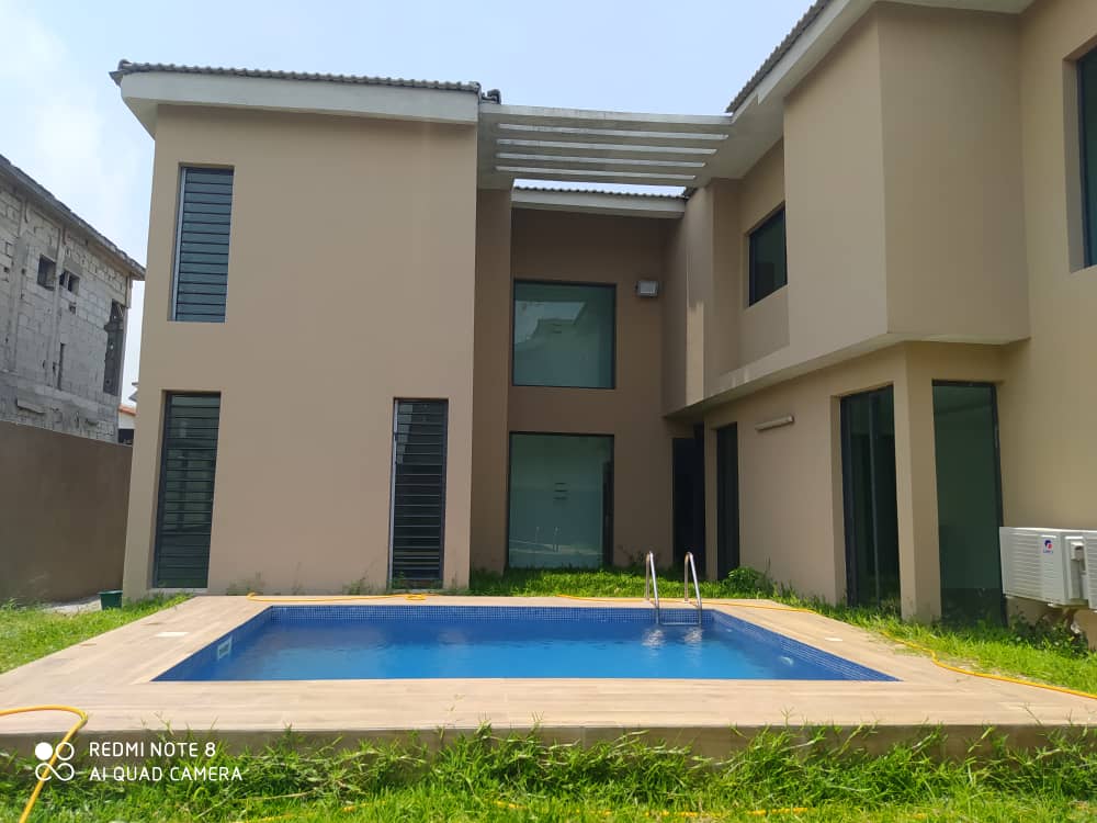 VENTE D'UN DUPLEX 8 PIÈCES AVEC PISCINE A LA RIVERA FAYA