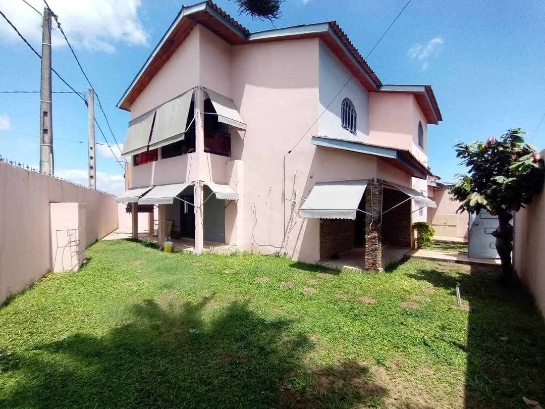 VENTE D'UN DUPLEX 5 PIÈCES A LA RIVERA FAYA DANS LA CITÉ ATCI