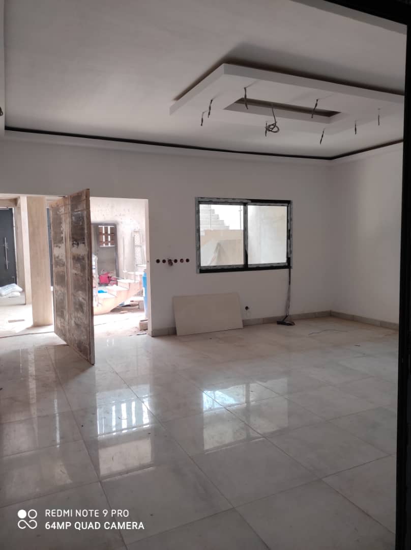 VENTE DE DUPLEX 7 PIÈCES avec un SOUS-SOL et une JACUZZI SUR LA DALLE