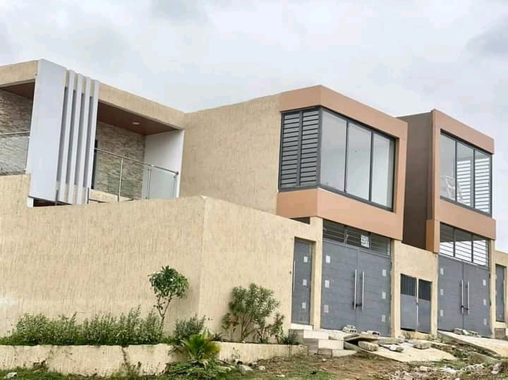 Vente de deux duplex 7 pièces à l'entrée de BINGERVILLE Akanjdé 2