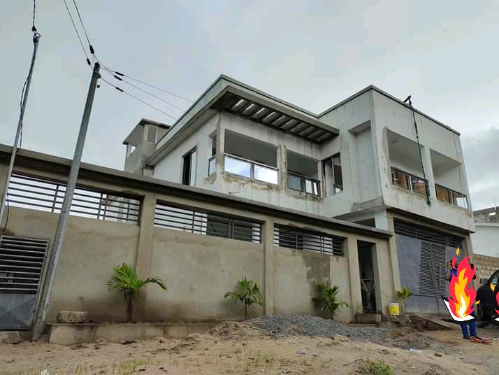 VENTE DE DUPLEX 7 PIÈCES  HAUT STANDING A LA RIVERA ABATTA