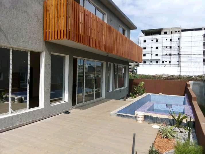 VENTE DE DUPLEX 7 PIÈCES AVEC PISCINE ET SOUS SOL A BINGERVILLE