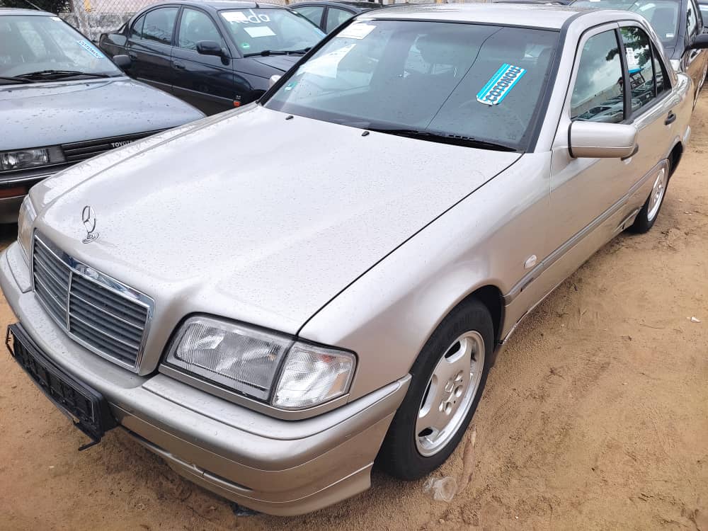 Mercedes C180