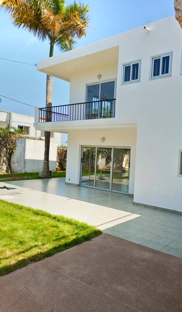 Location d’une maison à piscine et jardin Location d’une maison à piscine et jardin