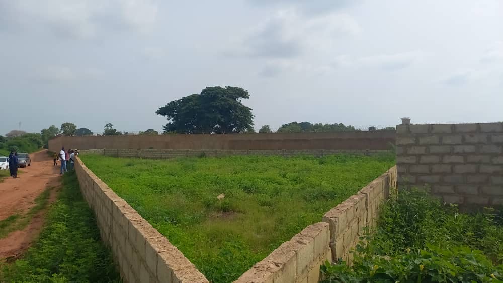 Terrain de 600 mètres carrés à Nguérigne