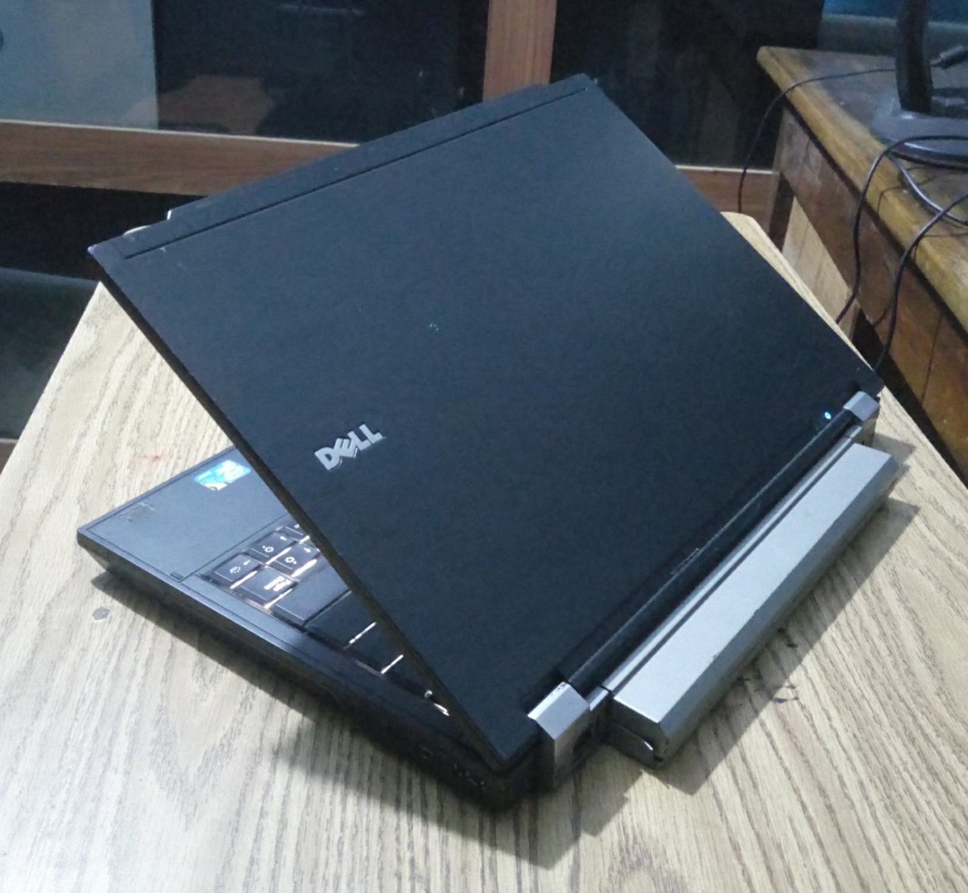 DELL Latitude E4300