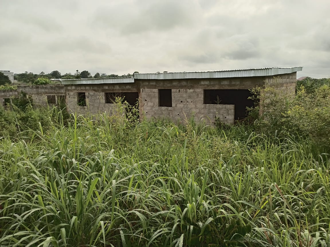 Terrain plus bâtiment en vente à yamoussokro