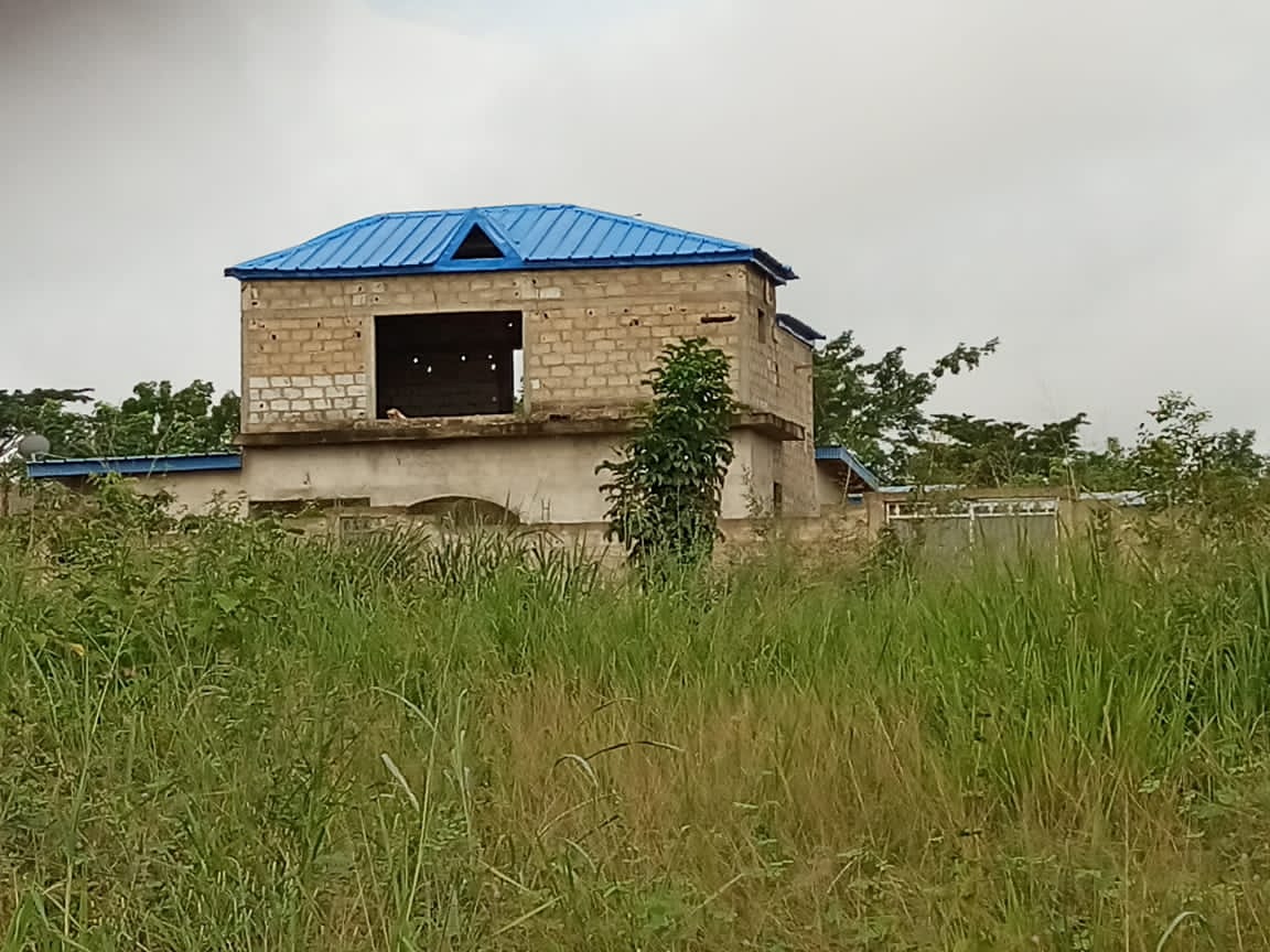 Terrain plus bâtiment en vente à yamoussokro Terrain plus bâtiment en vente à yamoussokro