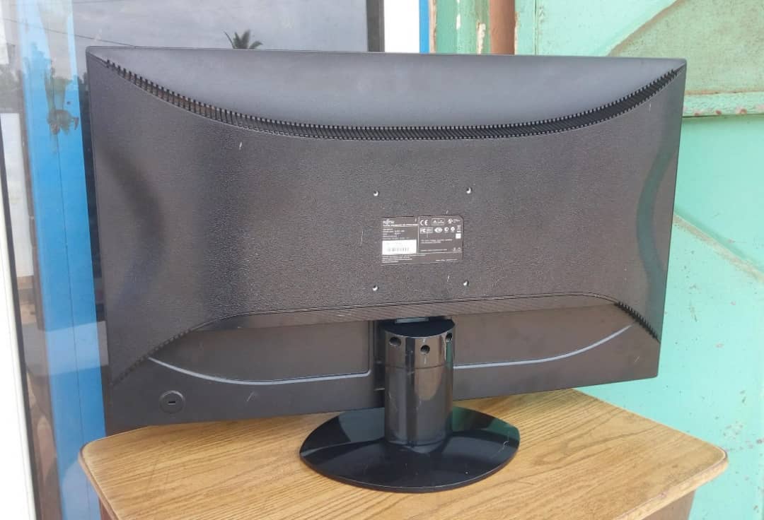 Ecran moniteur FUJITSU 27 pouces